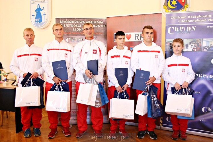Spotkanie uczestników Mistrzostw Świata Modeli Kosmicznych we Lwowie u starosty
