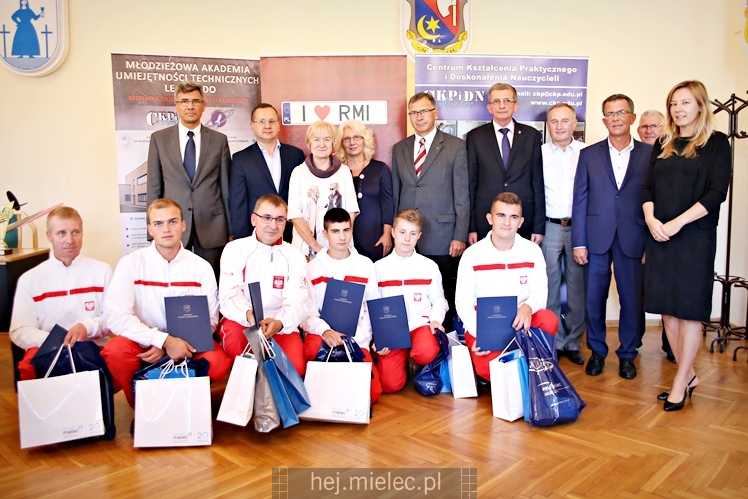 Spotkanie uczestników Mistrzostw Świata Modeli Kosmicznych we Lwowie u starosty