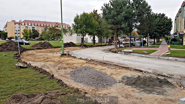 Nowe otoczenie ?jedynki? przy ul. Warneńczyka