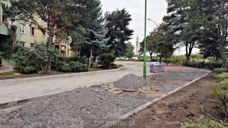 Nowe otoczenie ?jedynki? przy ul. Warneńczyka
