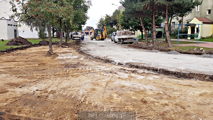 Nowe otoczenie ?jedynki? przy ul. Warneńczyka