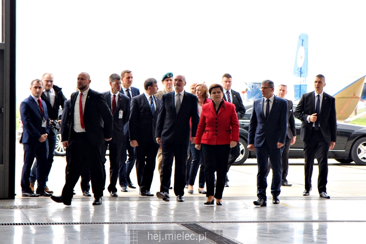 Beata Szydło i Antoni Macierewicz odwiedzili PZL Mielec