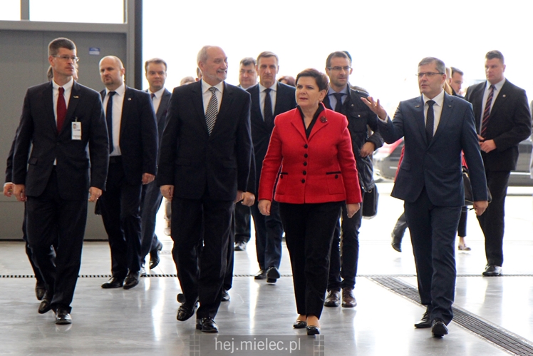 Beata Szydło i Antoni Macierewicz odwiedzili PZL Mielec