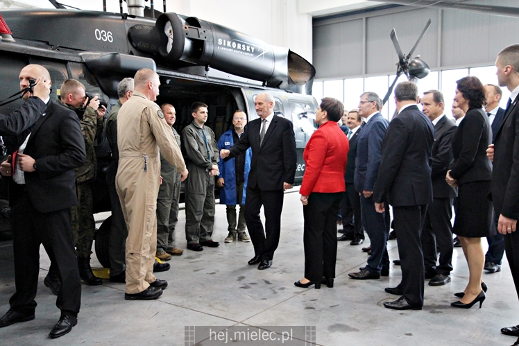 Beata Szydło i Antoni Macierewicz odwiedzili PZL Mielec