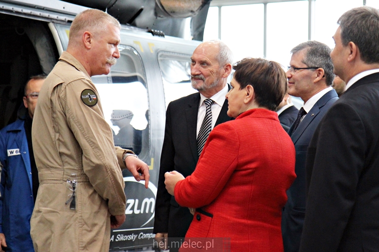 Beata Szydło i Antoni Macierewicz odwiedzili PZL Mielec
