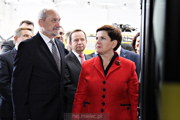 Beata Szydło i Antoni Macierewicz odwiedzili PZL Mielec