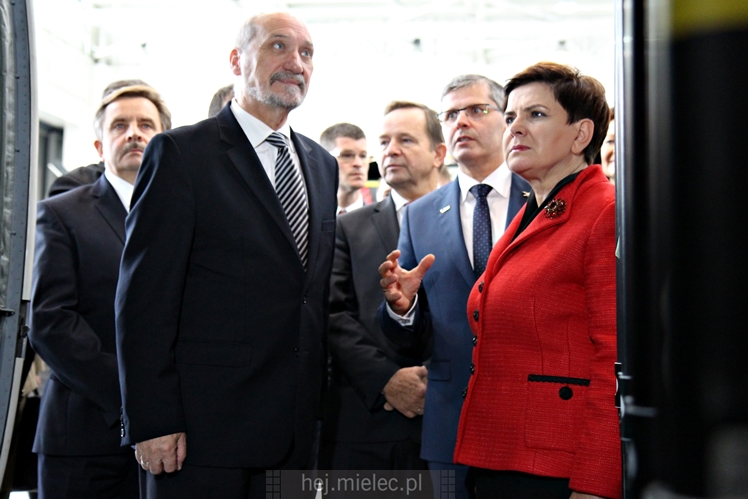 Beata Szydło i Antoni Macierewicz odwiedzili PZL Mielec