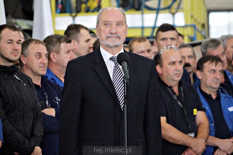 Beata Szydło i Antoni Macierewicz odwiedzili PZL Mielec
