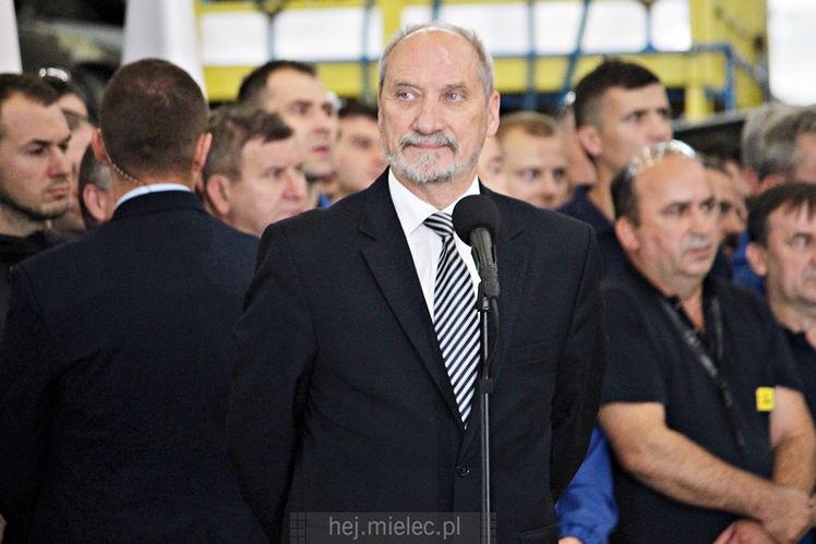 Beata Szydło i Antoni Macierewicz odwiedzili PZL Mielec