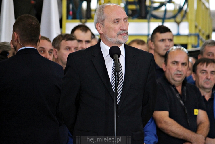 Beata Szydło i Antoni Macierewicz odwiedzili PZL Mielec