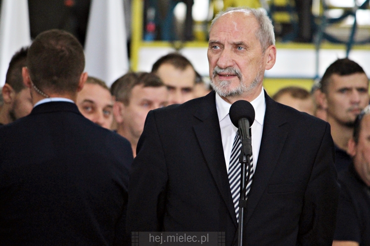 Beata Szydło i Antoni Macierewicz odwiedzili PZL Mielec