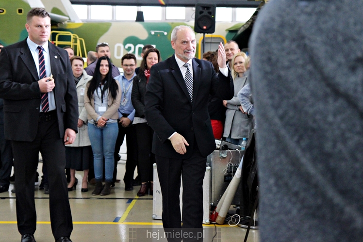 Beata Szydło i Antoni Macierewicz odwiedzili PZL Mielec