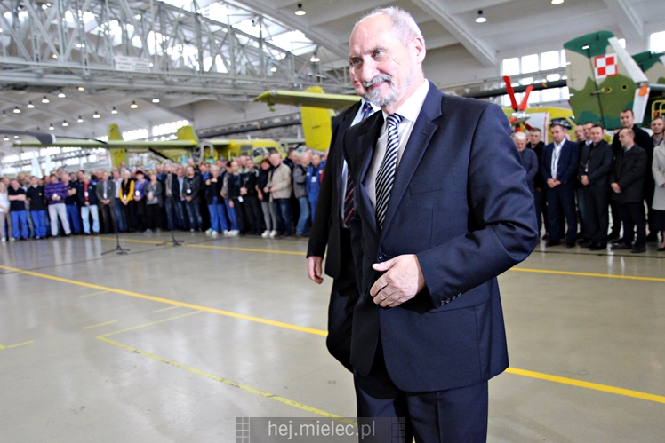 Beata Szydło i Antoni Macierewicz odwiedzili PZL Mielec