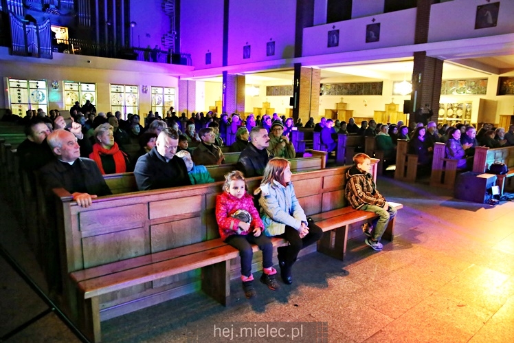Zespół TURNIOKI zagrał z okazji Dni Papieskich w Mielcu