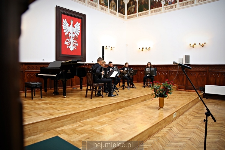 Starosta wręczył nagrody nauczycielom