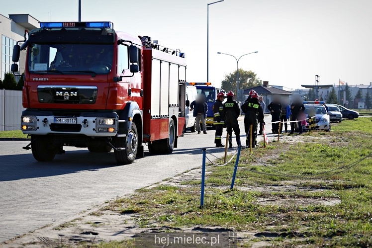 Osobówka wpadła do potoku na strefie