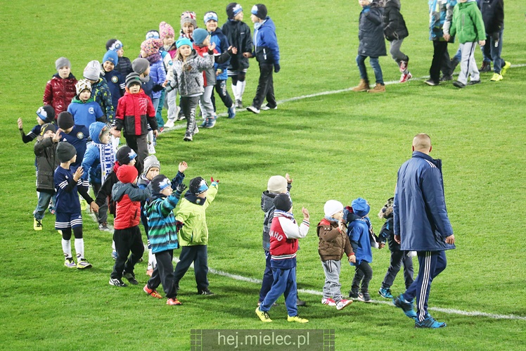 Drużyny Akademii Piłkarskiej FKS Stal Mielec zaprezentowały się kibicom