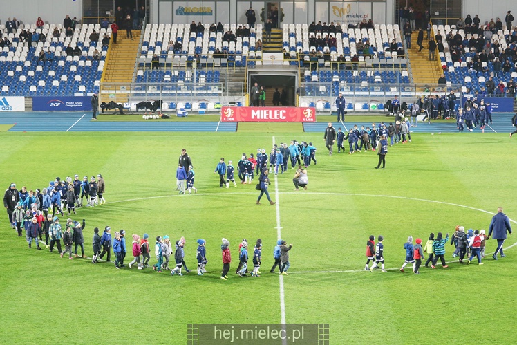 Drużyny Akademii Piłkarskiej FKS Stal Mielec zaprezentowały się kibicom
