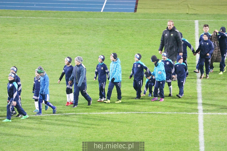 Drużyny Akademii Piłkarskiej FKS Stal Mielec zaprezentowały się kibicom
