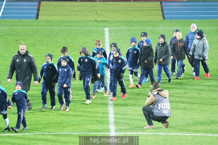 Drużyny Akademii Piłkarskiej FKS Stal Mielec zaprezentowały się kibicom