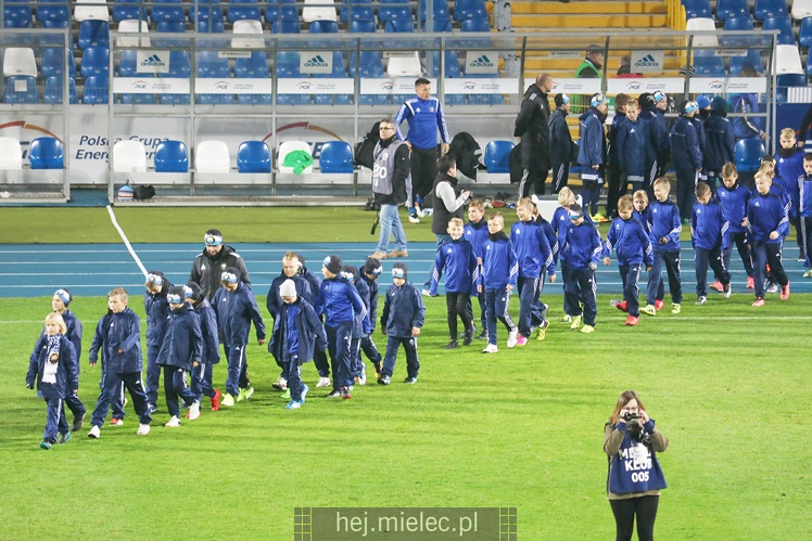 Drużyny Akademii Piłkarskiej FKS Stal Mielec zaprezentowały się kibicom