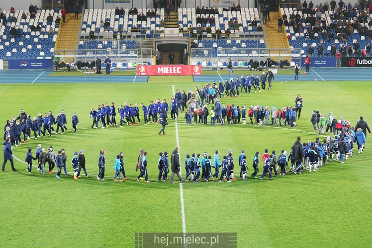 Drużyny Akademii Piłkarskiej FKS Stal Mielec zaprezentowały się kibicom