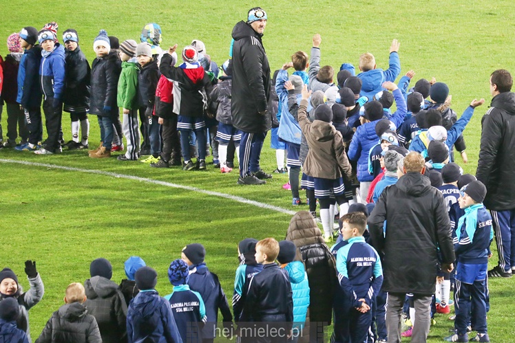 Drużyny Akademii Piłkarskiej FKS Stal Mielec zaprezentowały się kibicom