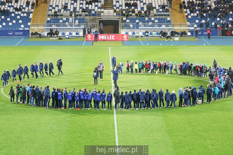 Drużyny Akademii Piłkarskiej FKS Stal Mielec zaprezentowały się kibicom