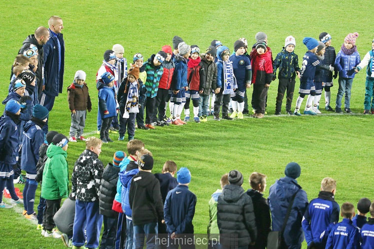 Drużyny Akademii Piłkarskiej FKS Stal Mielec zaprezentowały się kibicom