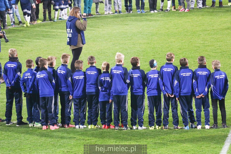 Drużyny Akademii Piłkarskiej FKS Stal Mielec zaprezentowały się kibicom