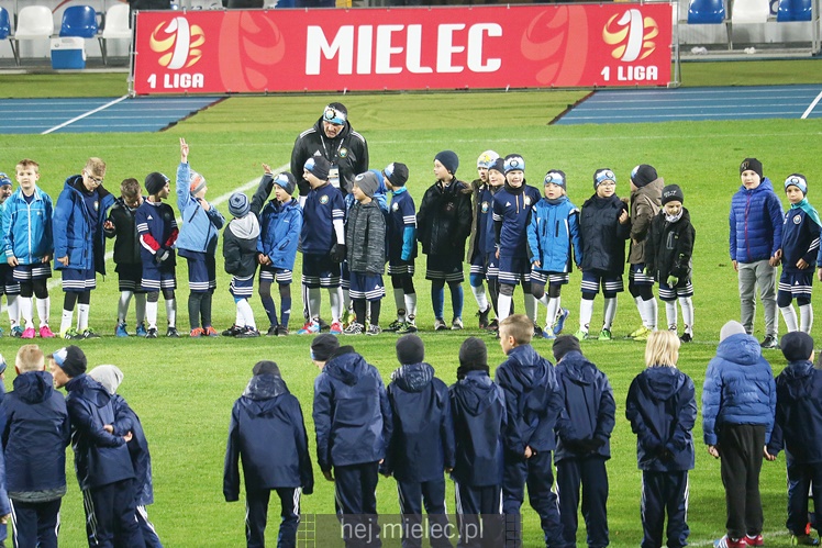 Drużyny Akademii Piłkarskiej FKS Stal Mielec zaprezentowały się kibicom