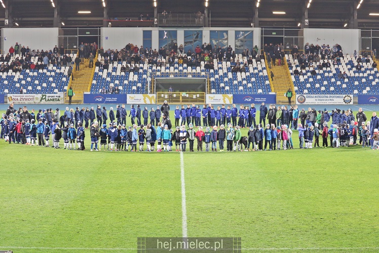 Drużyny Akademii Piłkarskiej FKS Stal Mielec zaprezentowały się kibicom