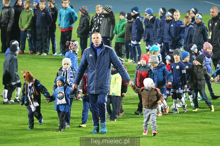 Drużyny Akademii Piłkarskiej FKS Stal Mielec zaprezentowały się kibicom