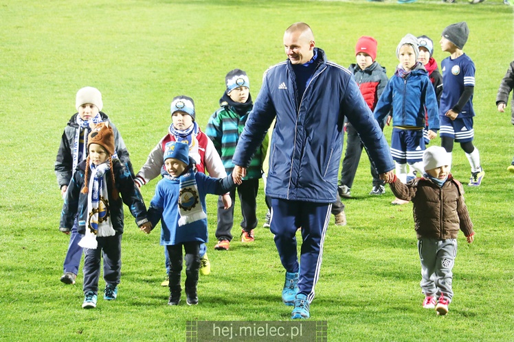 Drużyny Akademii Piłkarskiej FKS Stal Mielec zaprezentowały się kibicom