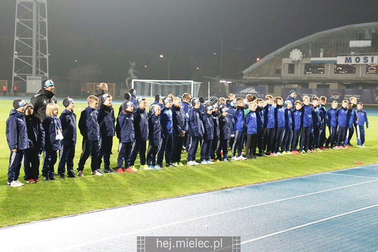 Drużyny Akademii Piłkarskiej FKS Stal Mielec zaprezentowały się kibicom