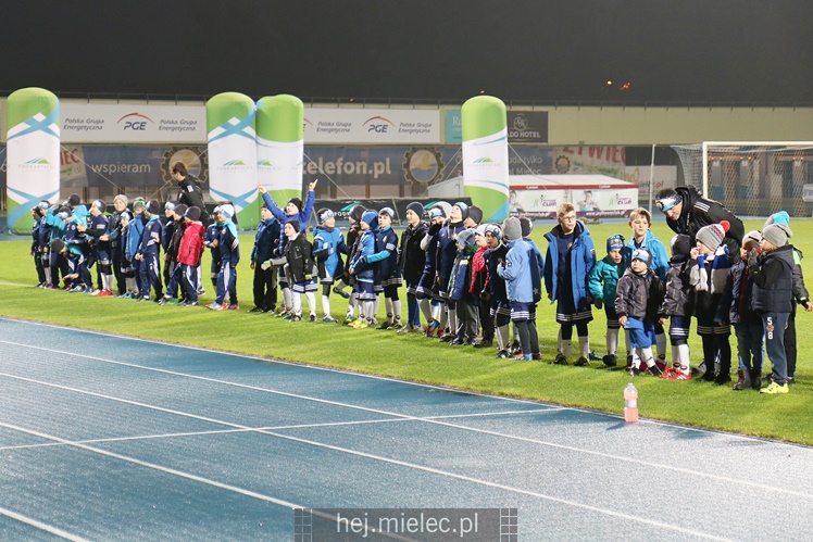 Drużyny Akademii Piłkarskiej FKS Stal Mielec zaprezentowały się kibicom