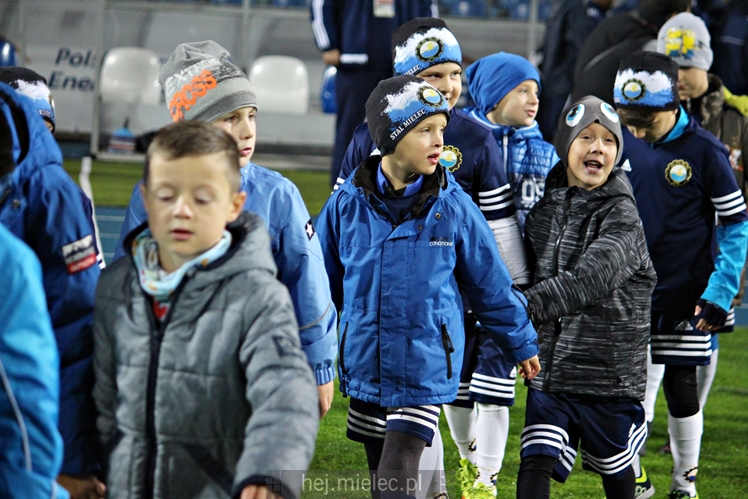 Drużyny Akademii Piłkarskiej FKS Stal Mielec zaprezentowały się kibicom