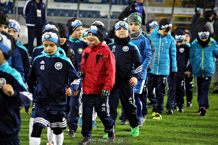 Drużyny Akademii Piłkarskiej FKS Stal Mielec zaprezentowały się kibicom