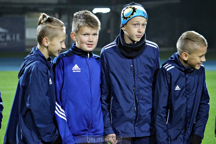 Drużyny Akademii Piłkarskiej FKS Stal Mielec zaprezentowały się kibicom