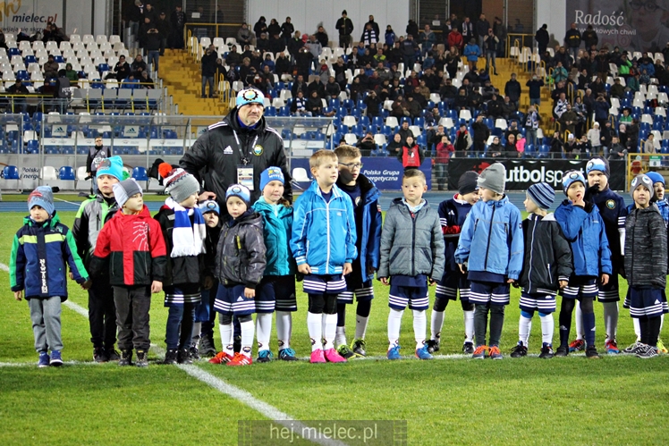 Drużyny Akademii Piłkarskiej FKS Stal Mielec zaprezentowały się kibicom