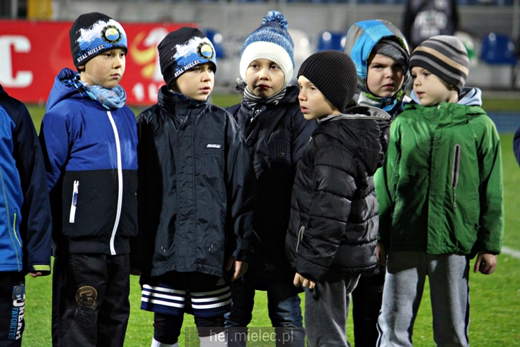 Drużyny Akademii Piłkarskiej FKS Stal Mielec zaprezentowały się kibicom