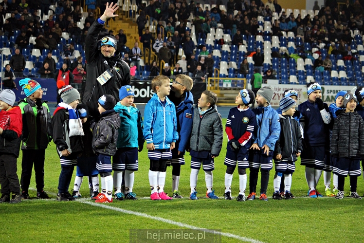 Drużyny Akademii Piłkarskiej FKS Stal Mielec zaprezentowały się kibicom