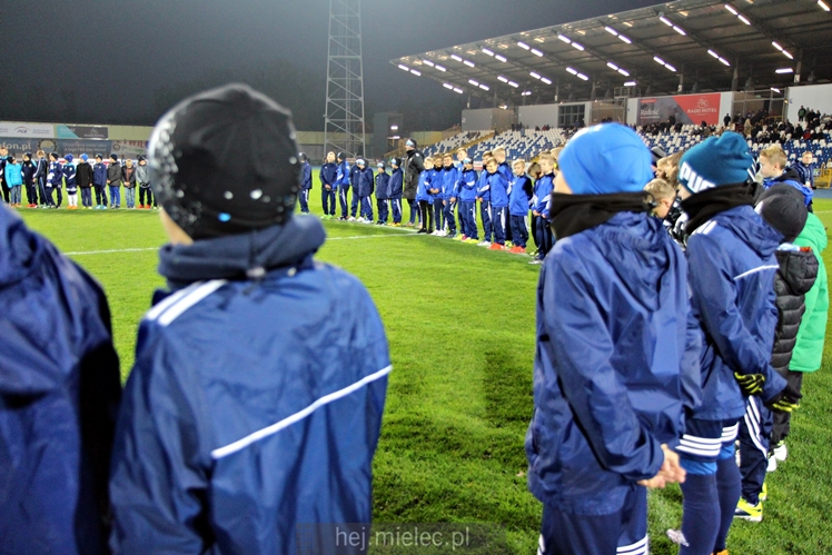 Drużyny Akademii Piłkarskiej FKS Stal Mielec zaprezentowały się kibicom