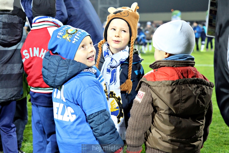 Drużyny Akademii Piłkarskiej FKS Stal Mielec zaprezentowały się kibicom