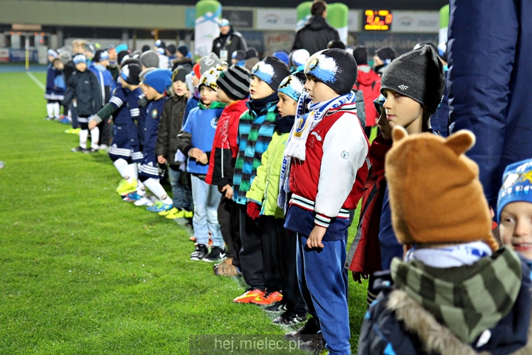 Drużyny Akademii Piłkarskiej FKS Stal Mielec zaprezentowały się kibicom