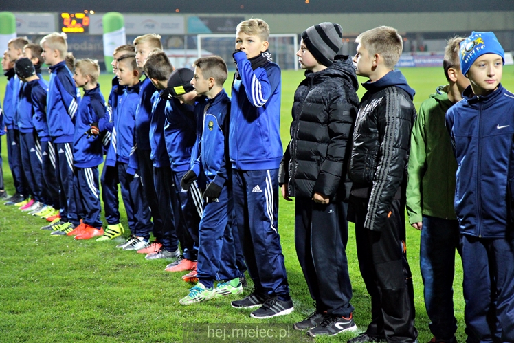 Drużyny Akademii Piłkarskiej FKS Stal Mielec zaprezentowały się kibicom
