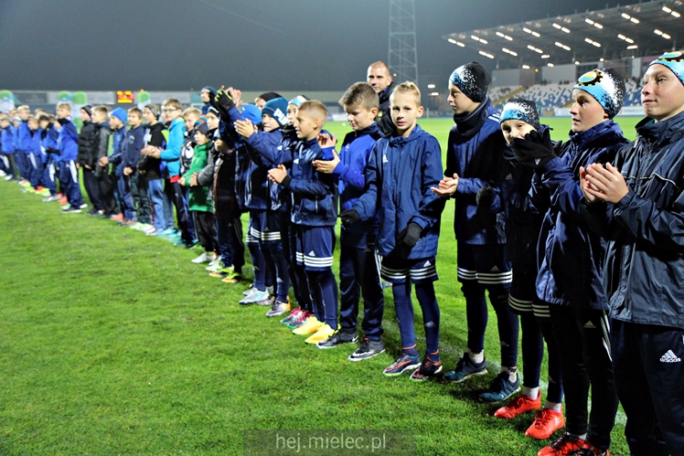Drużyny Akademii Piłkarskiej FKS Stal Mielec zaprezentowały się kibicom