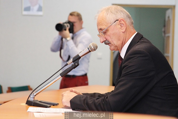 Wyjątkowa sesja Rady Miejskiej na fotografiach: od uroczystości po kulisy