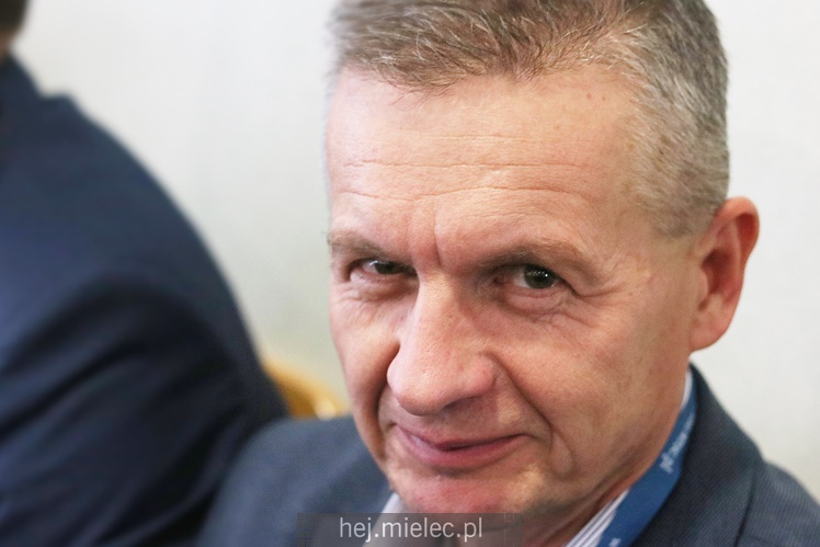 Wyjątkowa sesja Rady Miejskiej na fotografiach: od uroczystości po kulisy