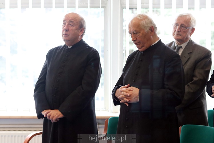 Wyjątkowa sesja Rady Miejskiej na fotografiach: od uroczystości po kulisy